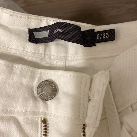 Levi’s White Jeans (Size 25) - Picture 5 of 5
